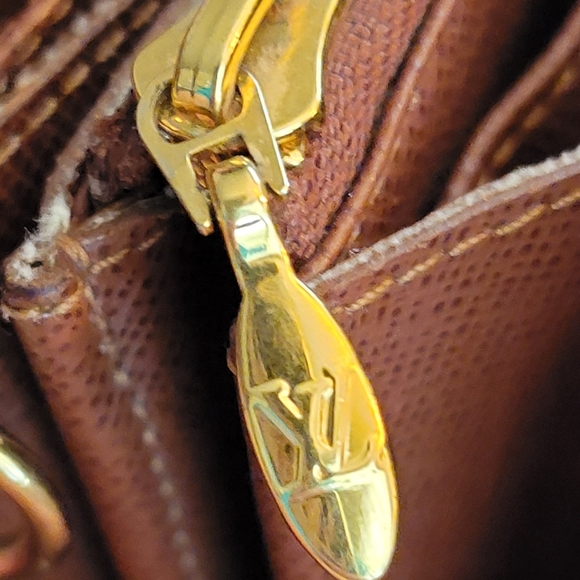 LOUIS VUITTON |  Astrid Long Wallet Clutch Monogram - Picture 8 of 16